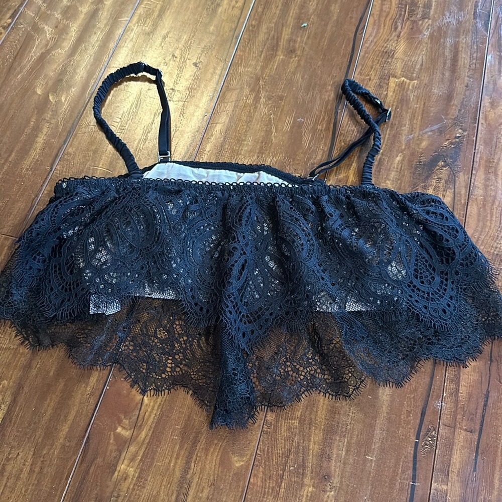 NWOT Victoria’s Secret Dream Angels Black Lace Flounce Bralette M